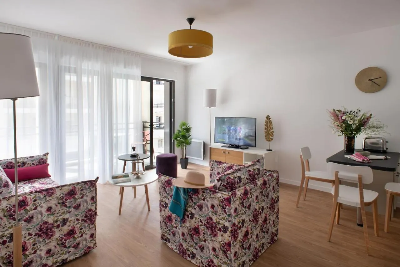 Residence Services Seniors Domitys - La Belle Epoque Dinard 0*,
